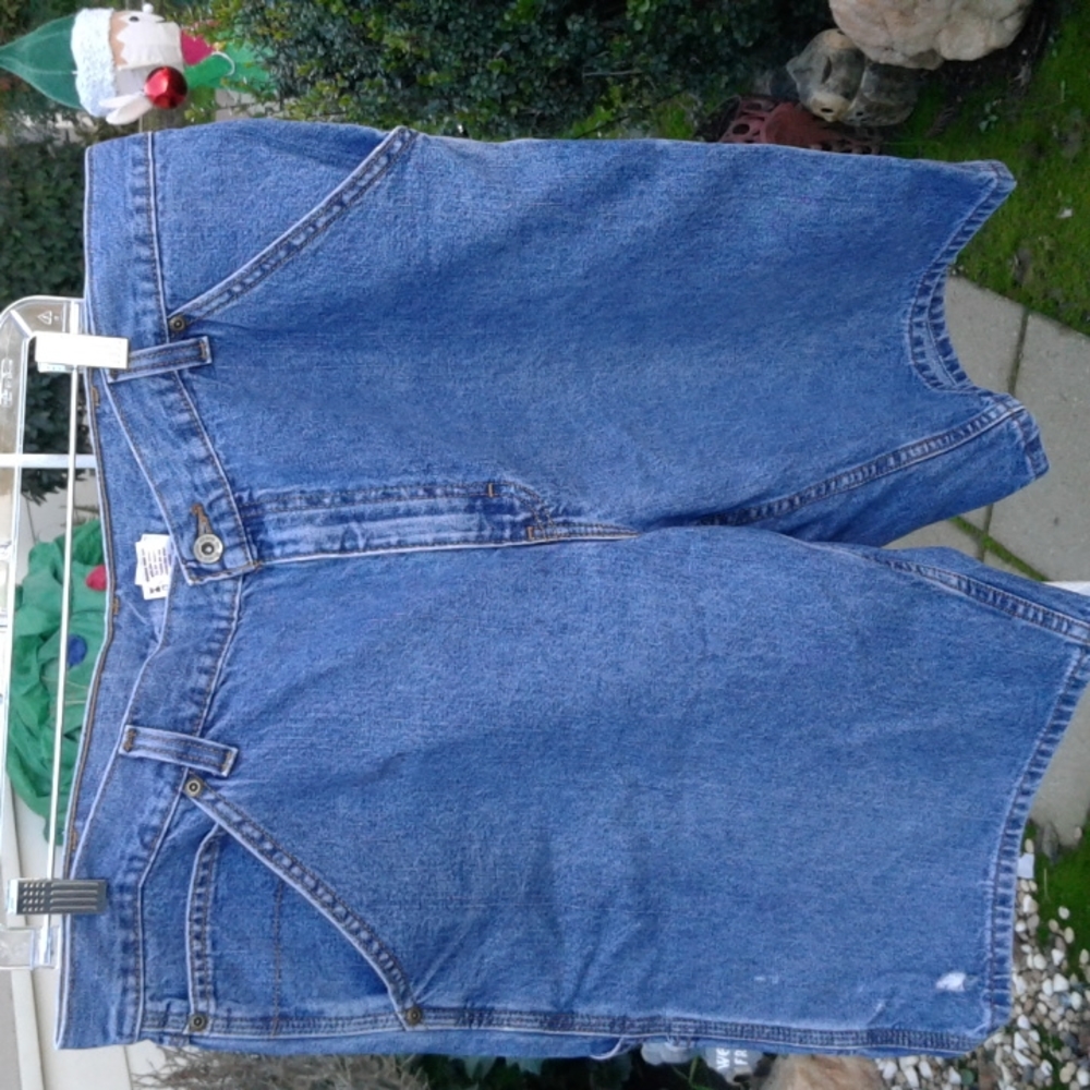 Men's size 40 denim shorts